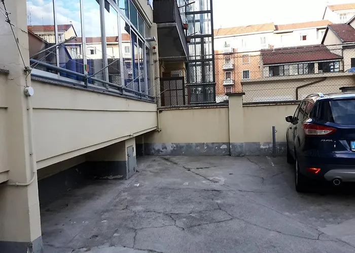 Silvia-metro Rivoli&free Private Parking * 토리노